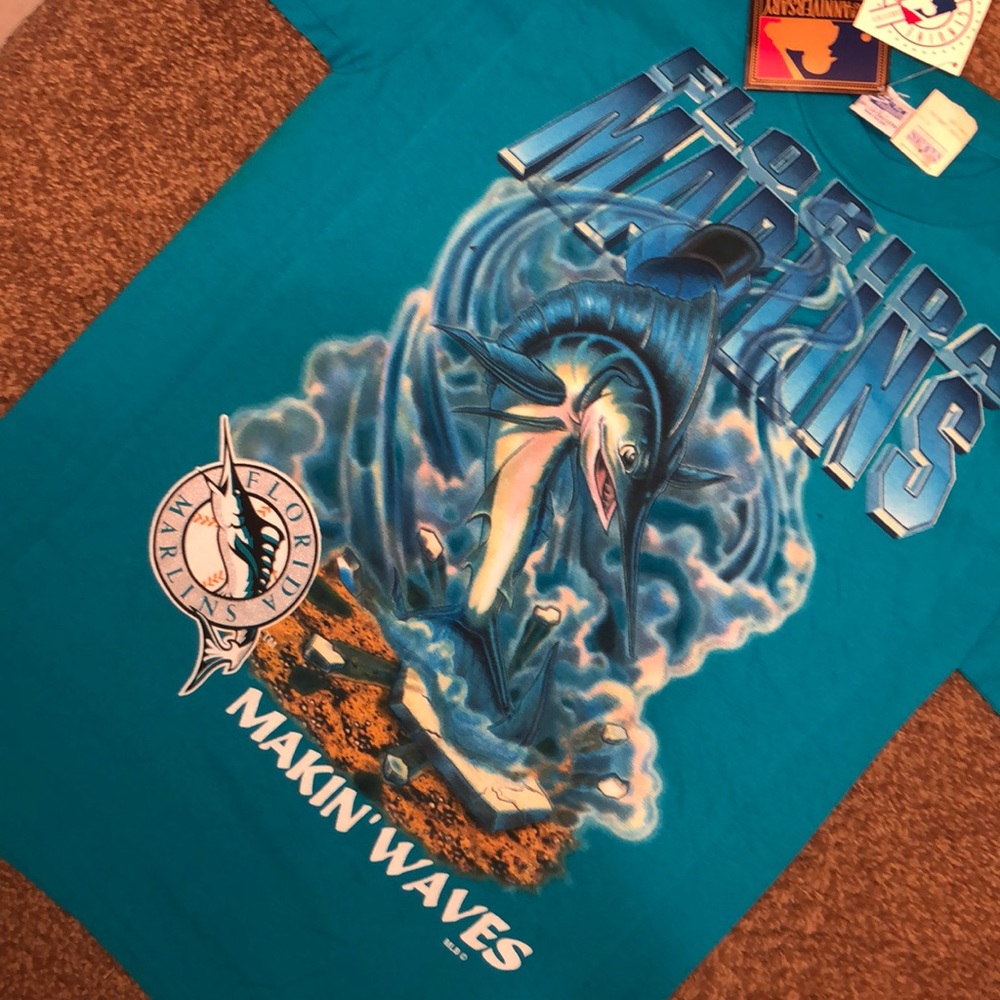 💥SOLD Vintage Florida Marlins Tshirt - Picture 3 of 6